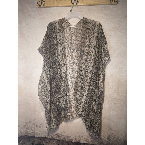 'Do everything in love' semi sheer cardigan one size - Picture 2 of 5